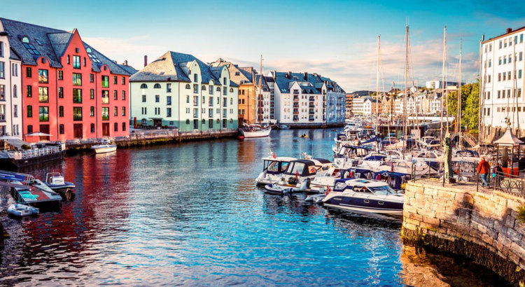 Hafen von Alesund Norwegen