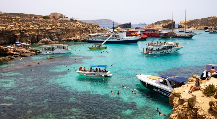 Malta Comino Blaue Lagune Overtourism Foto iStock Wirestock