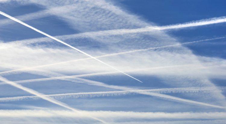 Kondensstreifen Flugzeug