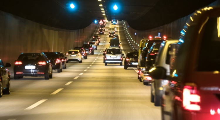 Deutschland Hamburg Elbtunnel Foto iStock Lukassek