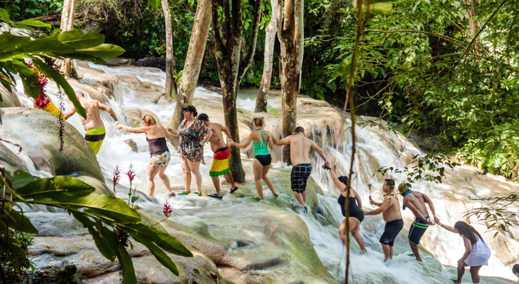 Jamaika Dunns River Falls iStock Jan-Schneckenhaus.jpg