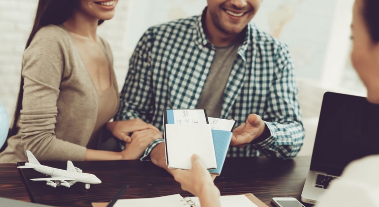 Reisebüro Beratung 2023 Foto iStock vadimguzhva